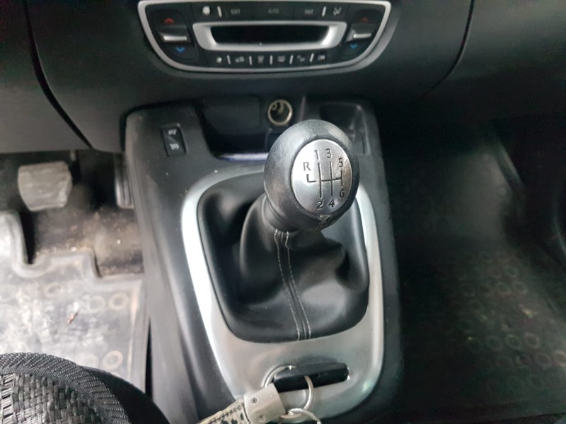 renault scenic iii del año 2016