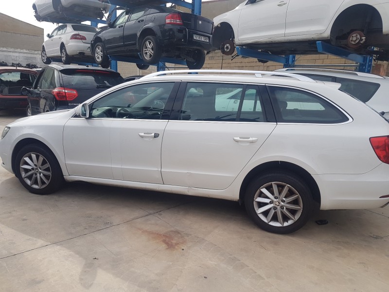 skoda superb combi (3t5) del año 2014