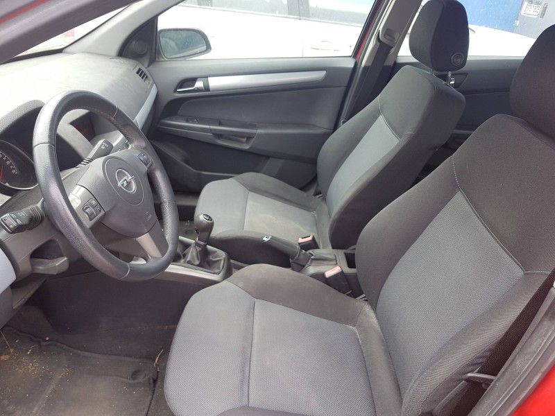 opel astra h berlina del año 2006