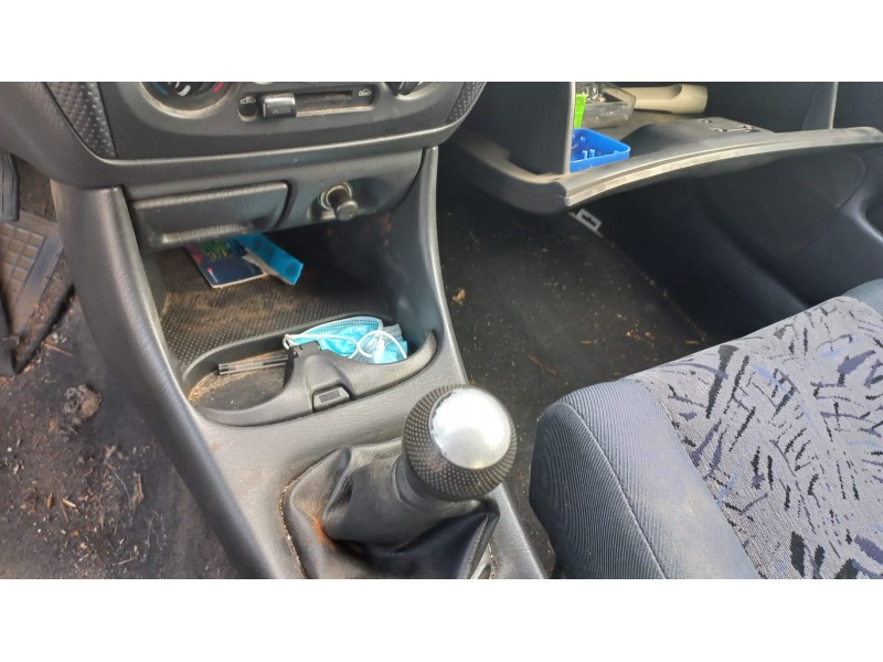 mazda 323 berlina f/s (bj) del año 2001