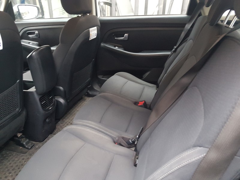 kia carens ( ) del año 2017