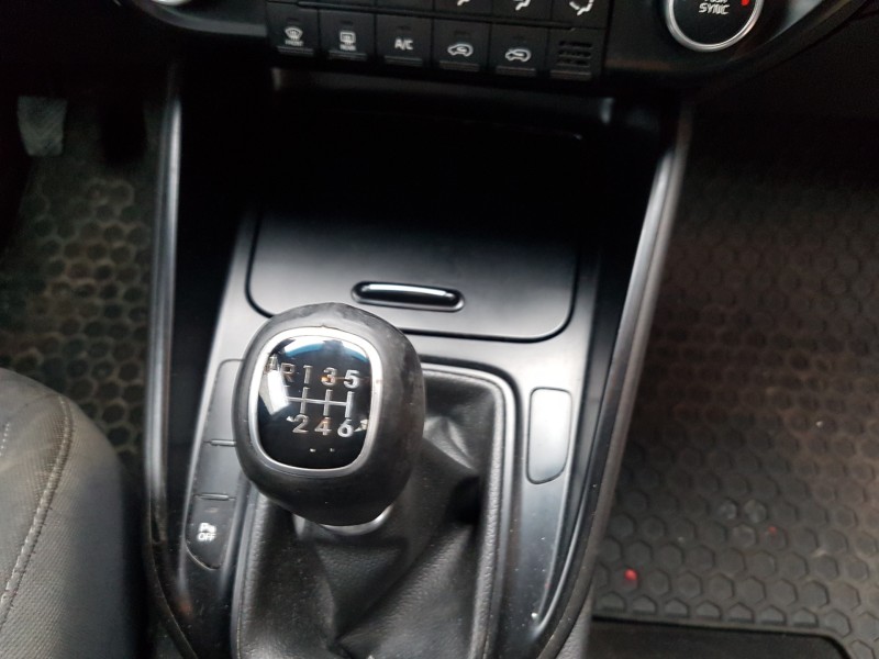 kia carens ( ) del año 2017