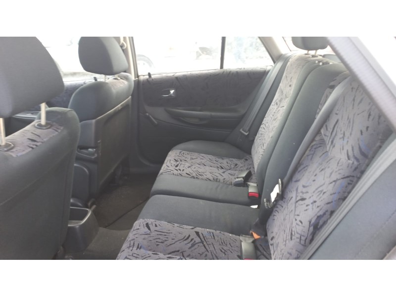 mazda 323 berlina f/s (bj) del año 2001