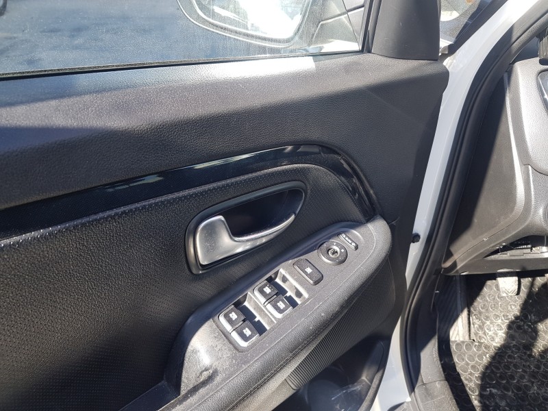 kia carens ( ) del año 2015