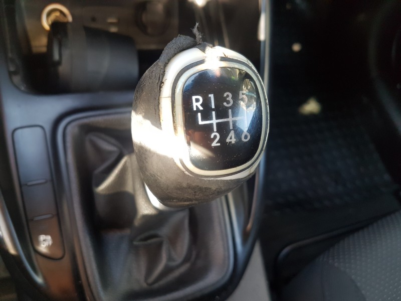 kia carens ( ) del año 2015