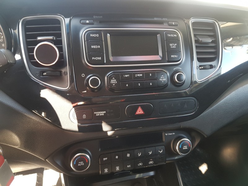 kia carens ( ) del año 2015