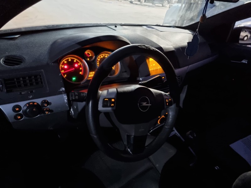 opel astra gtc del año 2008