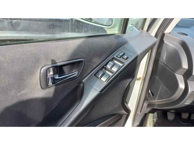 toyota corolla verso (r1) del año 2005