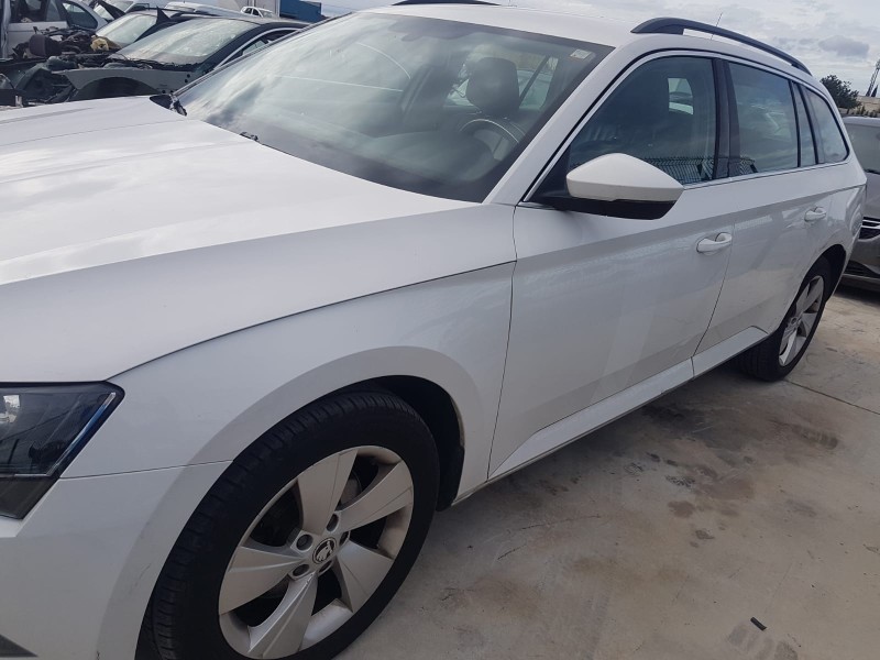 skoda superb combi (3v5) del año 2016