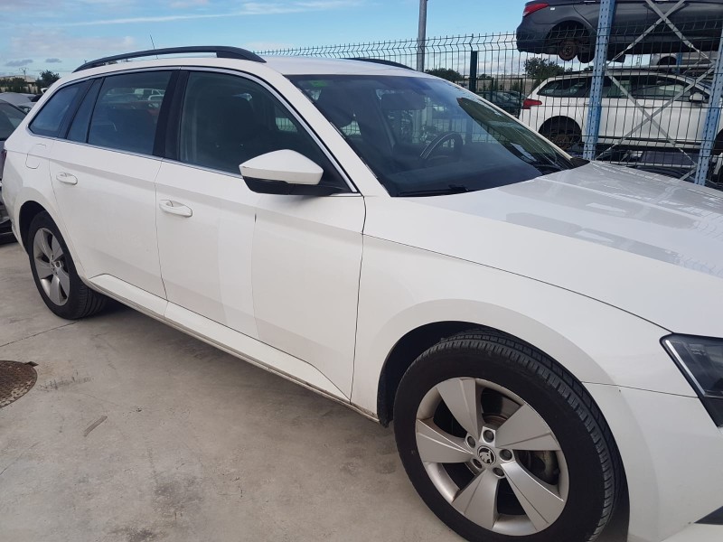 skoda superb combi (3v5) del año 2016