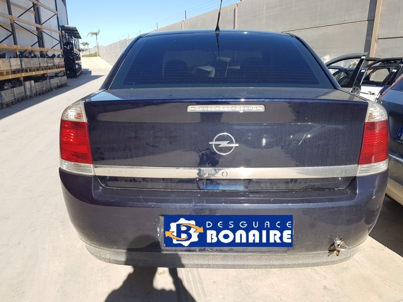 opel vectra c berlina del año 2004