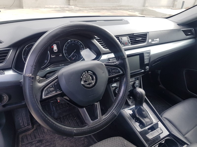 skoda superb combi (3v5) del año 2016