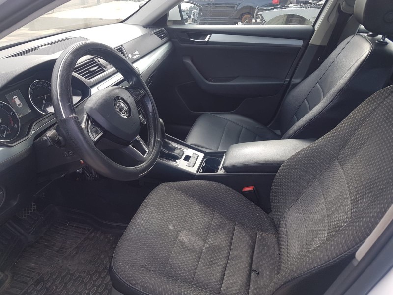 skoda superb combi (3v5) del año 2016