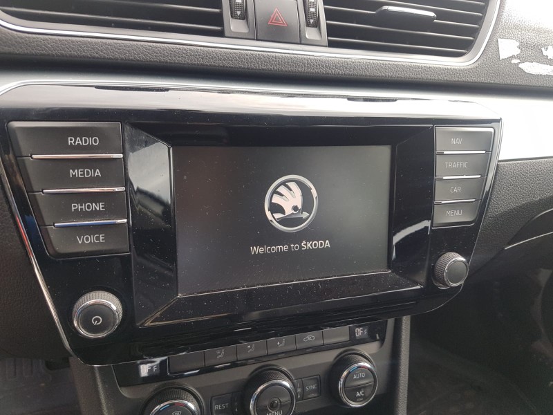 skoda superb combi (3v5) del año 2016