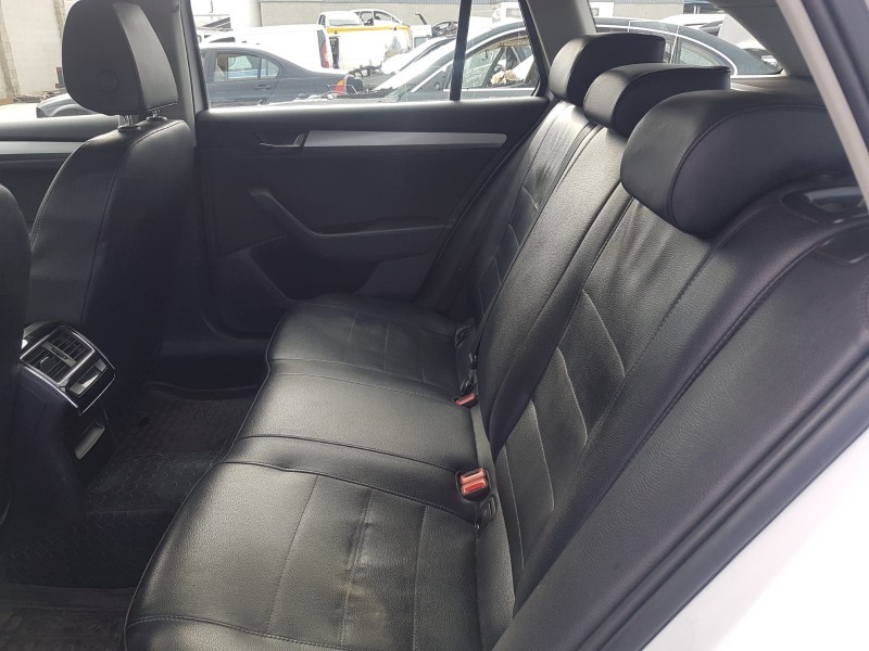 skoda superb combi (3v5) del año 2016