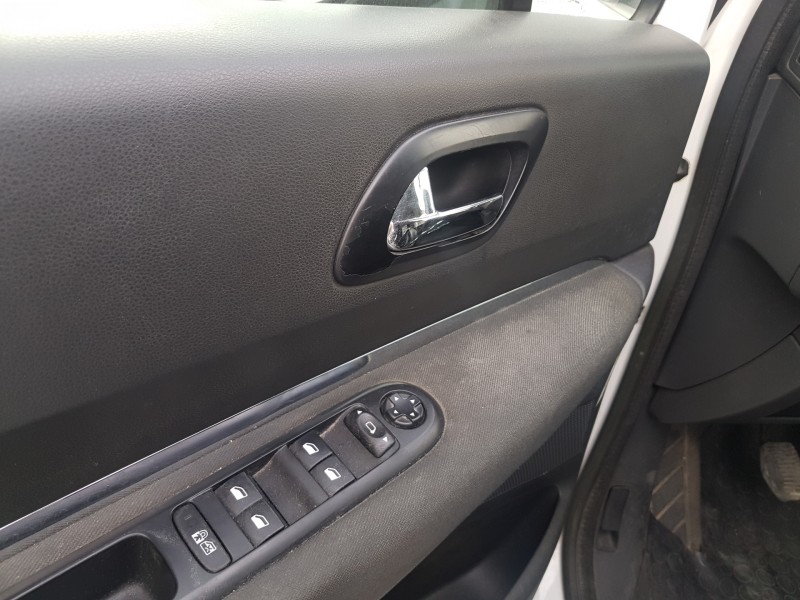 peugeot 5008 del año 2012