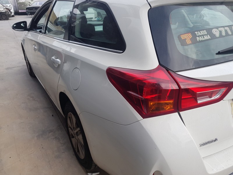 toyota auris touring sports (e18) del año 2014