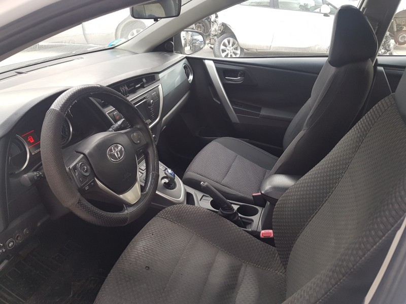 toyota auris touring sports (e18) del año 2014