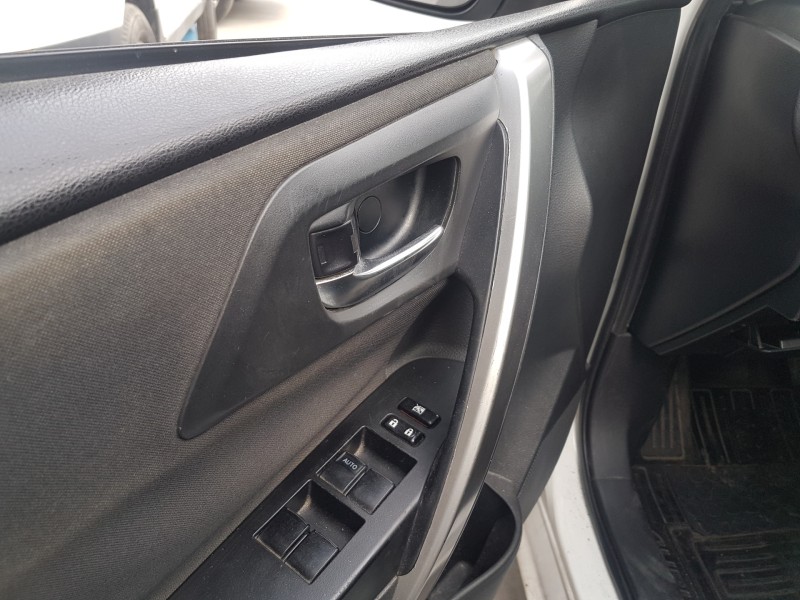 toyota auris touring sports (e18) del año 2014