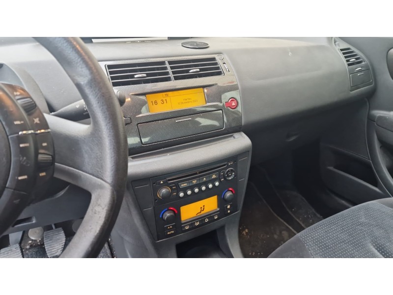 citroen c4 berlina del año 2004