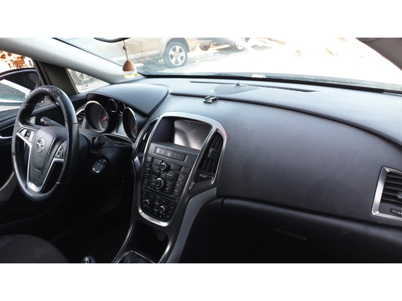 opel astra j lim. del año 2011