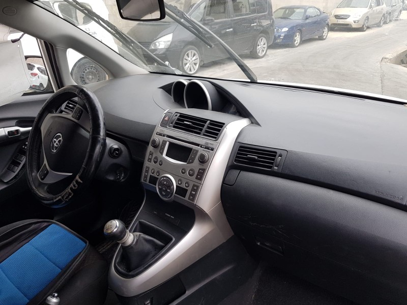 toyota verso del año 2011