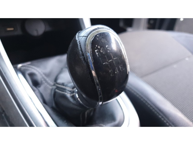 opel astra j lim. del año 2011