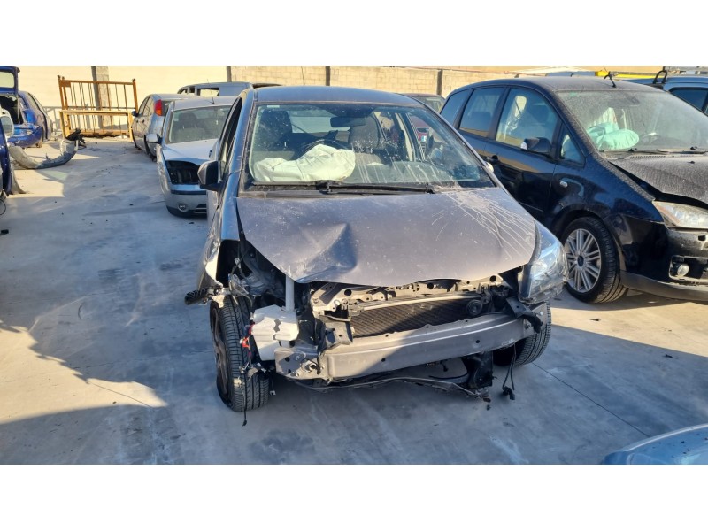 toyota yaris del año 2015