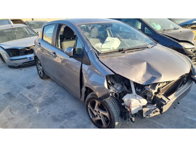 toyota yaris del año 2015