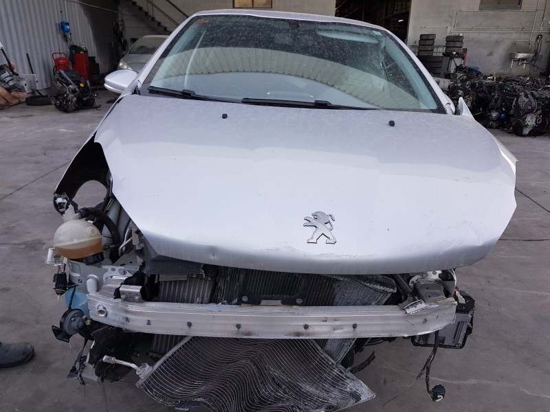 peugeot 208 del año 2015