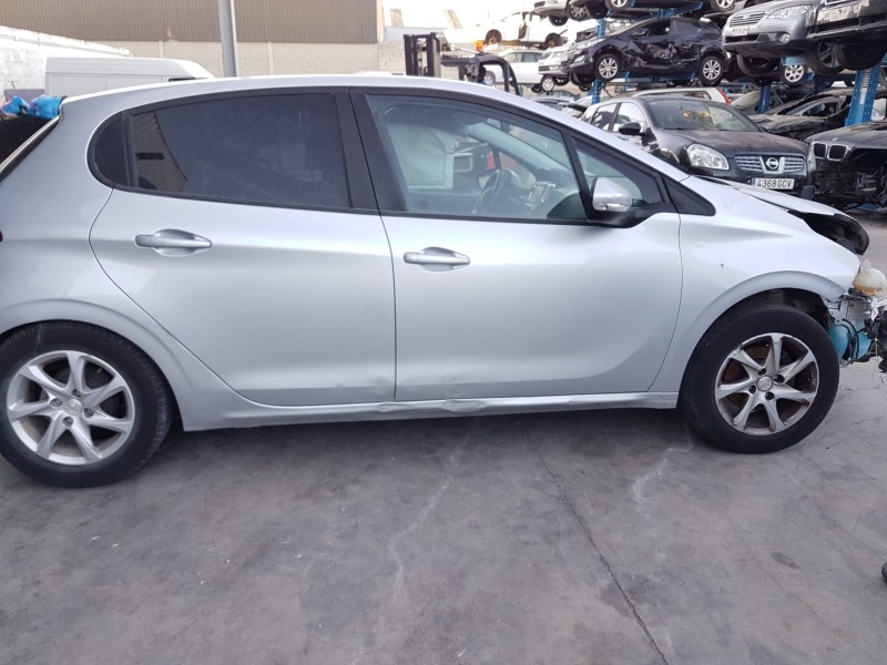 peugeot 208 del año 2015