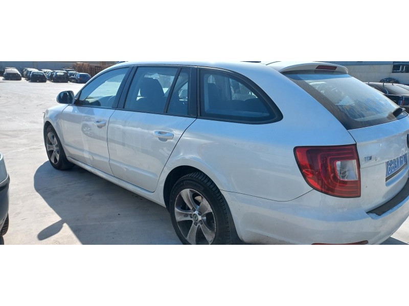 skoda superb combi (3t5) del año 2013