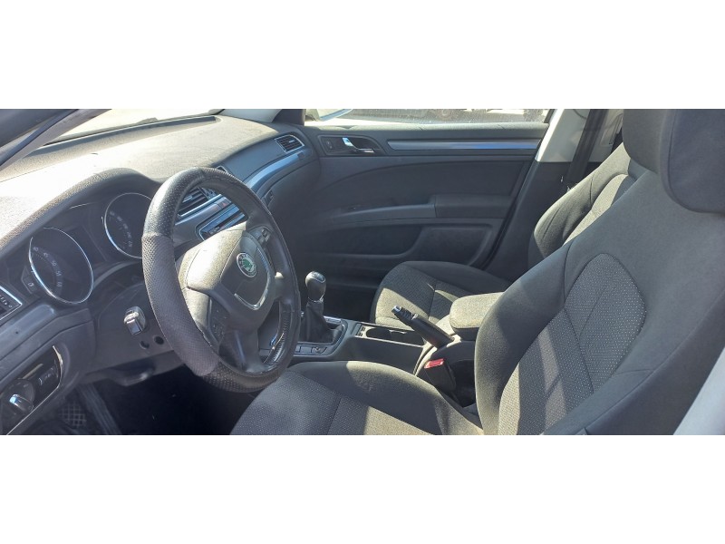 skoda superb combi (3t5) del año 2013