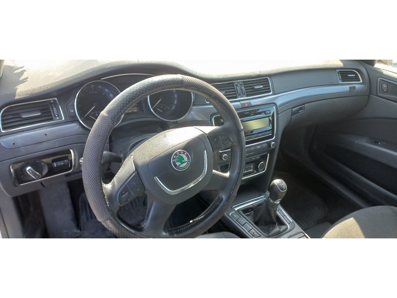 skoda superb combi (3t5) del año 2013