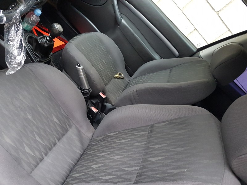 ford focus berlina (cak) del año 2003