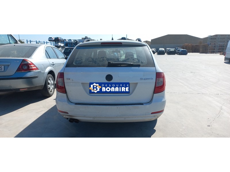skoda superb combi (3t5) del año 2013