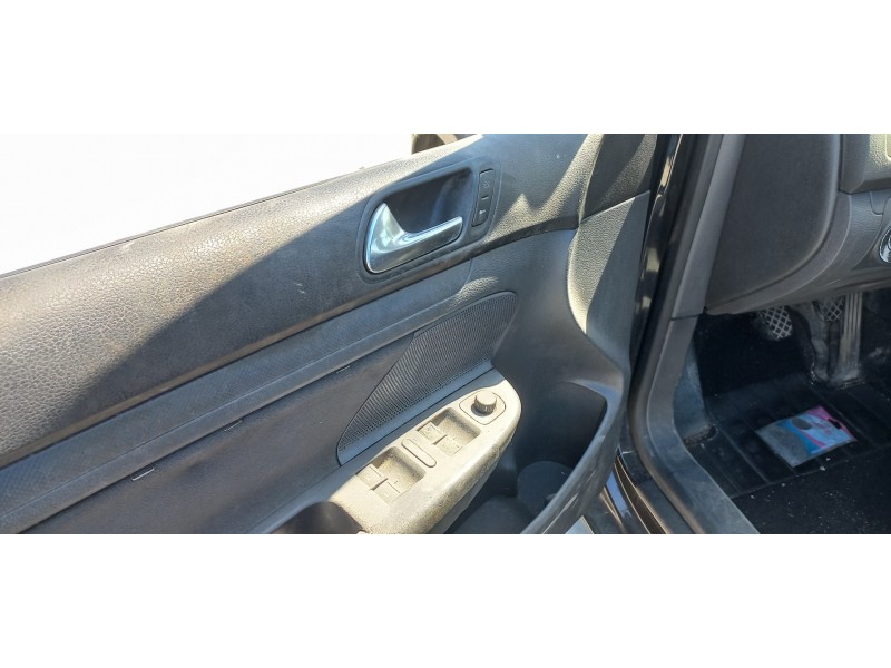 volkswagen golf v berlina (1k1) del año 2005