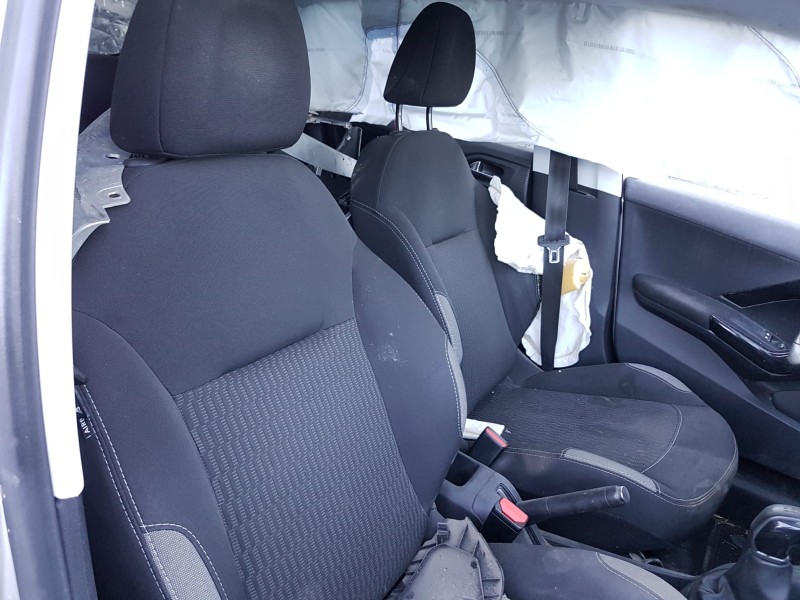 peugeot 208 del año 2015