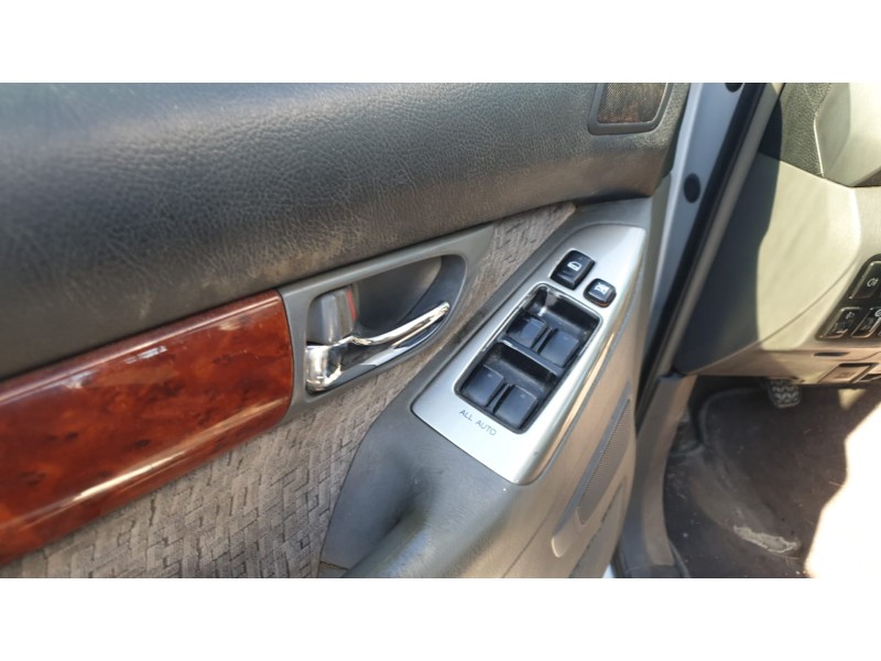 toyota land cruiser (j12) del año 2004