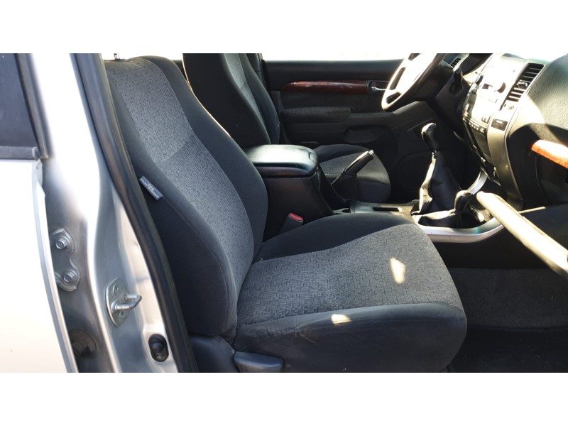 toyota land cruiser (j12) del año 2004