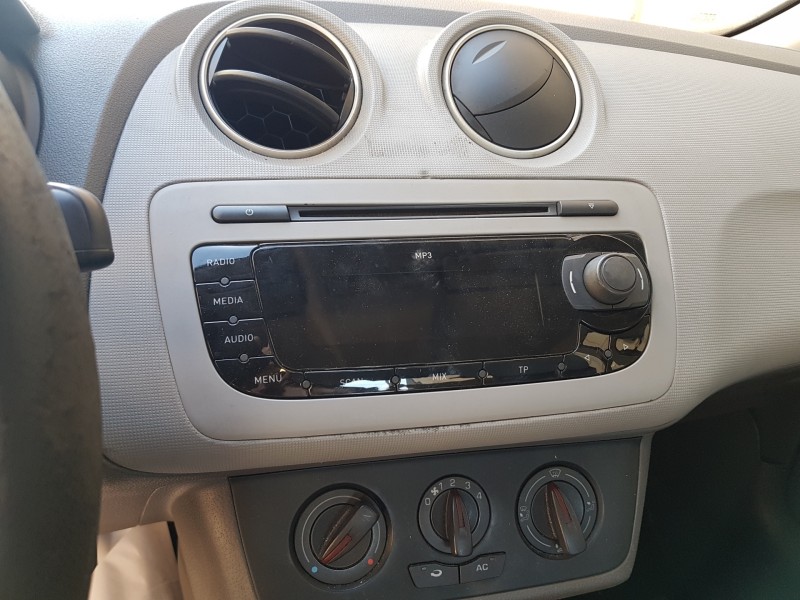 seat ibiza (6j5) del año 2010