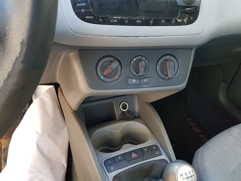 seat ibiza (6j5) del año 2010