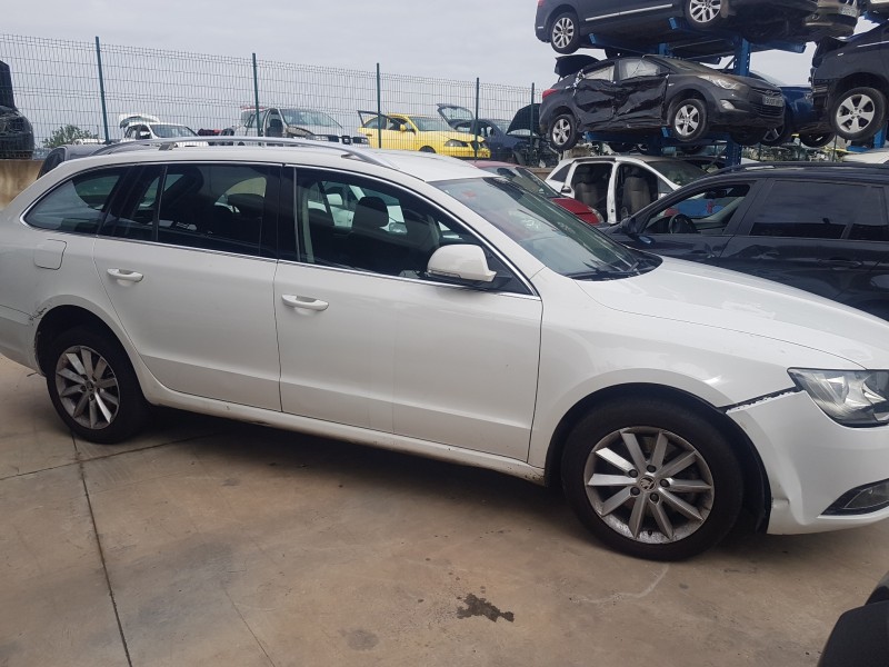 skoda superb combi (3t5) del año 2014