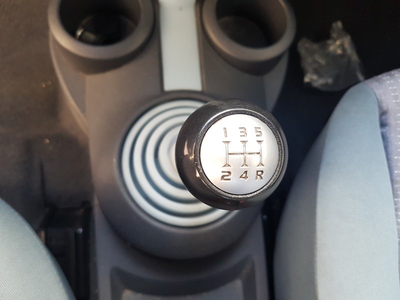 mitsubishi colt berlina 5 (z) del año 2014