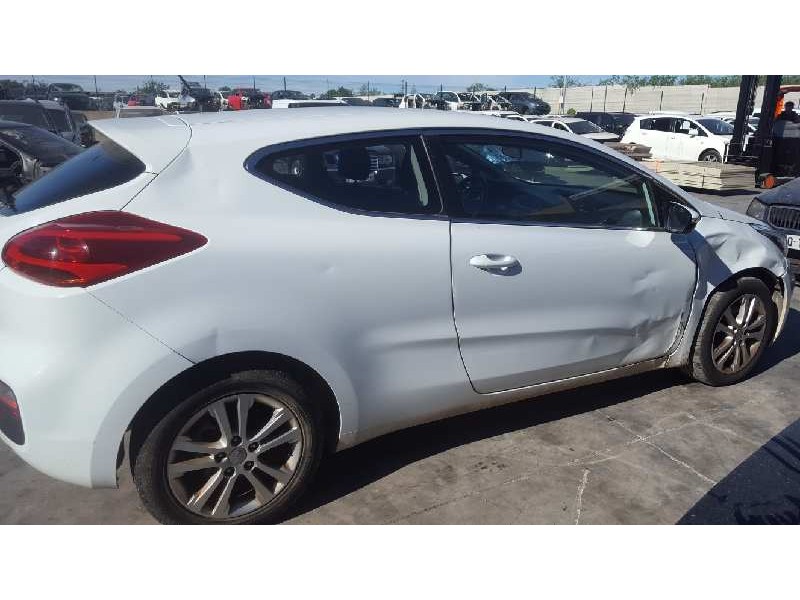 kia pro_cee´d ( ) del año 2013