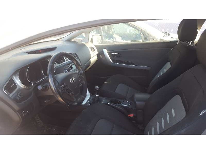 kia pro_cee´d ( ) del año 2013