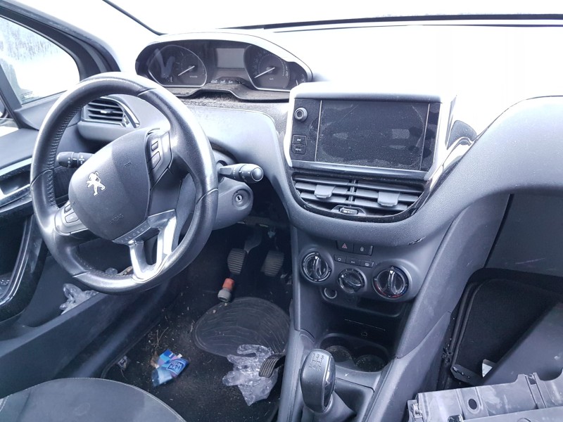 peugeot 208 del año 2015