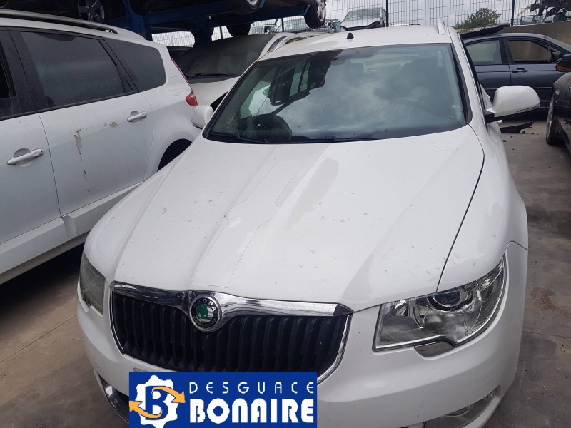 skoda superb combi (3t5) del año 2011