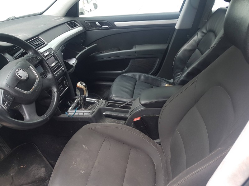 skoda superb combi (3t5) del año 2011