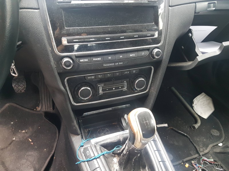 skoda superb combi (3t5) del año 2011